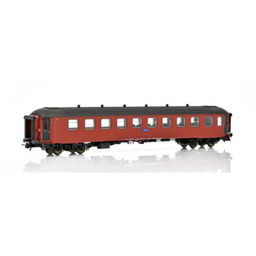 Topline Personvogner, NMJ Topline model of NSB passenger coach CB3 21233 in Red/Black livery. The coach was rebuilt from B4 to CB3 in 1991., NMJT132.302